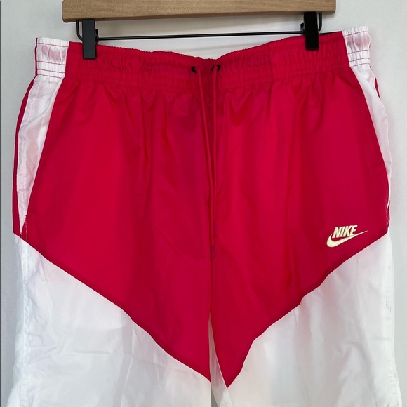 NWT NIke Men’s knee length XL mesh lined shorts - Picture 4 of 11